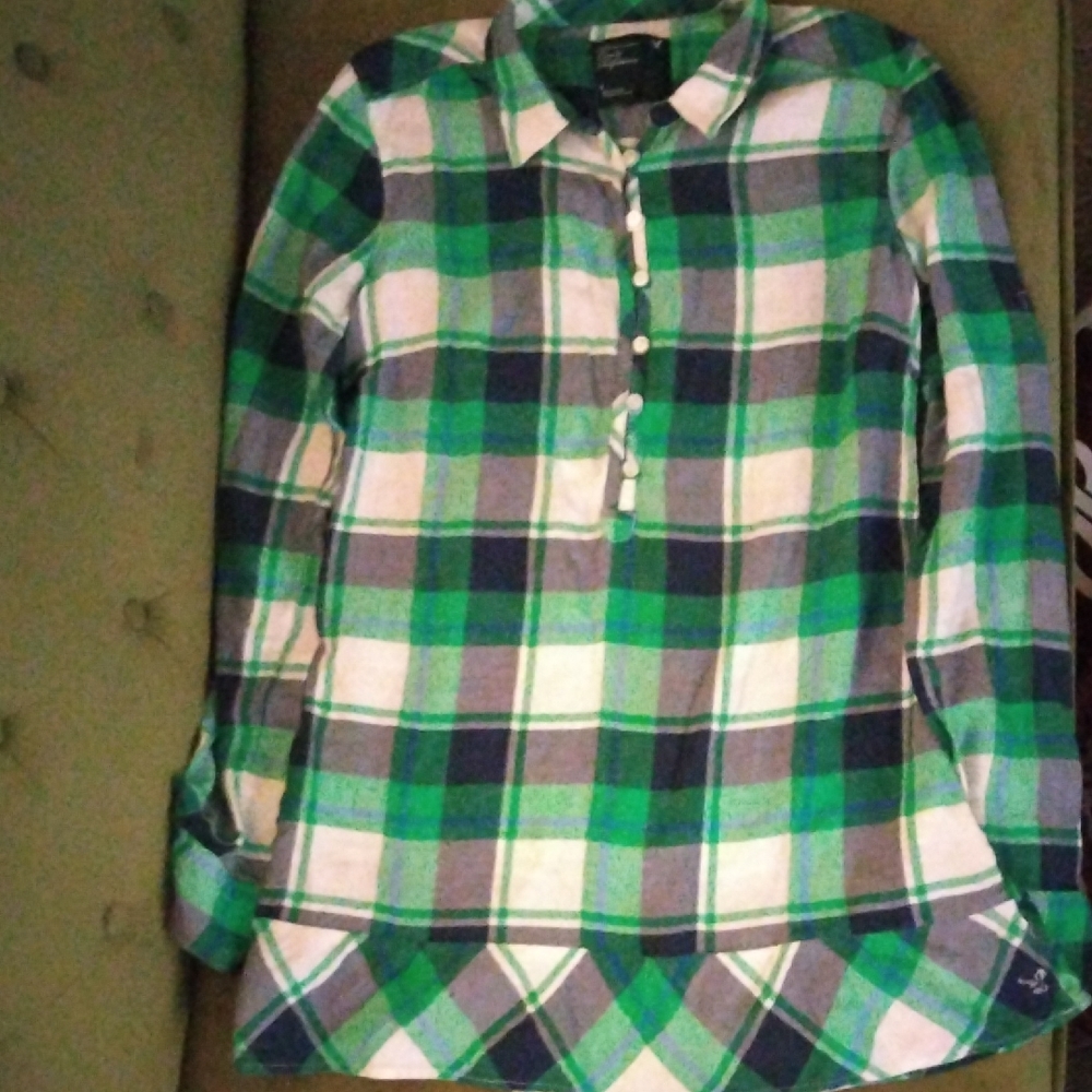 American Eagle Outfitters Green Plaid Button-Front Shirt